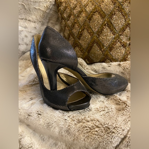 Anne Klein iFlex Womens Size 6.5 Silver Snakeskin Pattern Peep Toe Heels - Picture 9 of 12